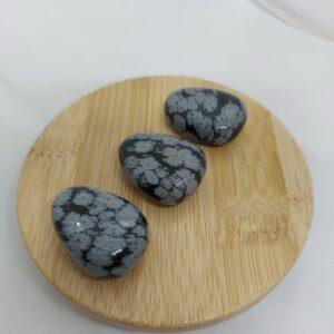 Hópehely obszidián csepp marokkő